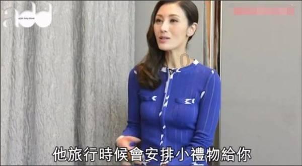 飞跃沙丘的小球